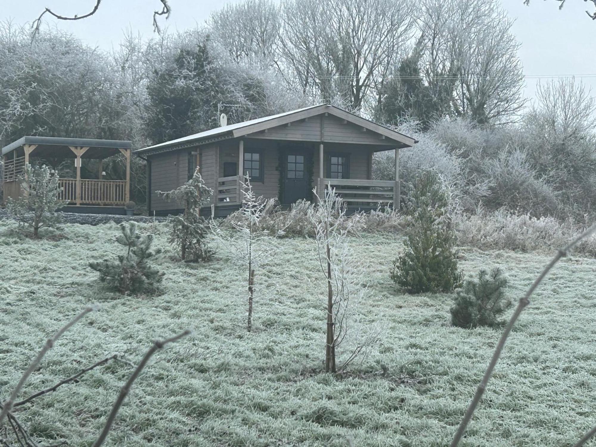 Little Rock Retreat Log Cabin With Hot Tub Castletown Gheoghegan Exteriör bild